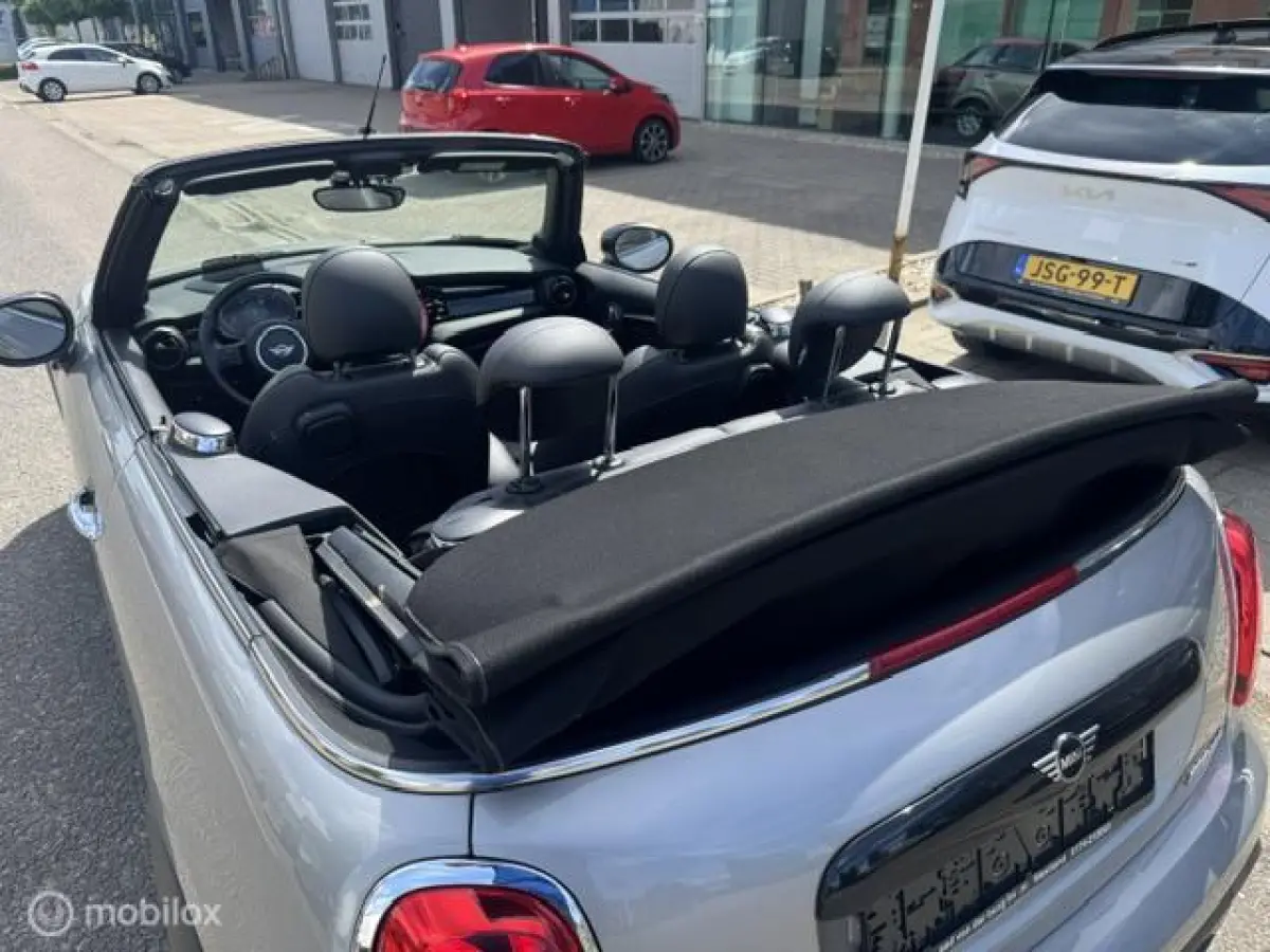 1.5 Resolute Edition Automaat . Navigatie , Camera achter , Lederbekleding Stoel+Stuur verwarming , sport stoellen , Pakeer hulp rondom