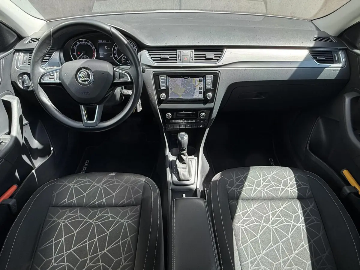 1.0 TSI Greentech Clever | Navigatie | Dealer onderhouden | Climate control | Cruise Control | Stoelverwarming |