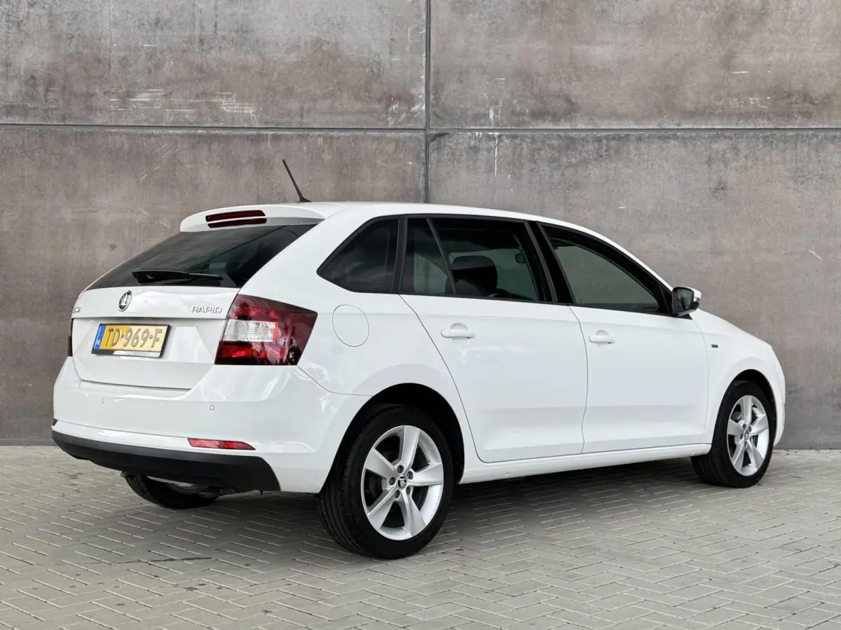 1.0 TSI Greentech Clever | Navigatie | Dealer onderhouden | Climate control | Cruise Control | Stoelverwarming |