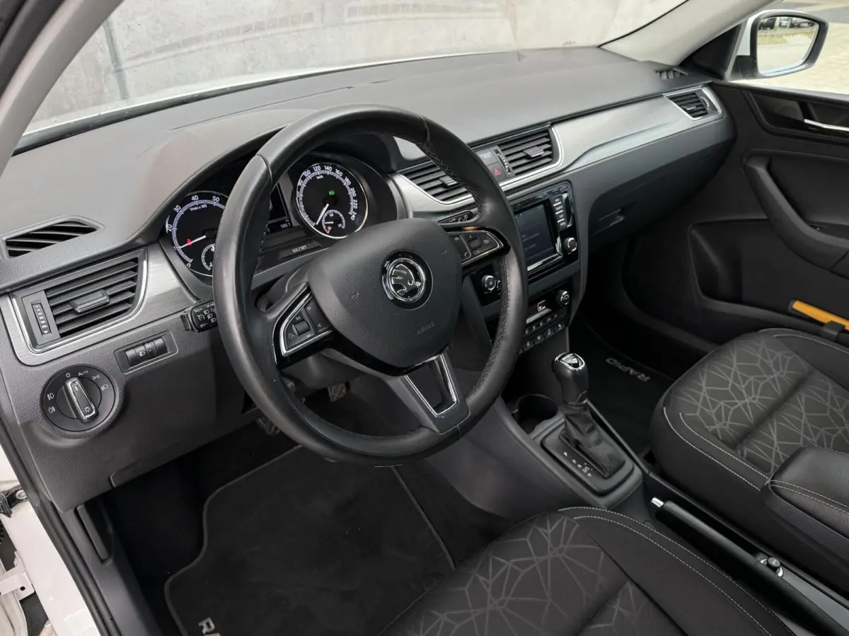 1.0 TSI Greentech Clever | Navigatie | Dealer onderhouden | Climate control | Cruise Control | Stoelverwarming |