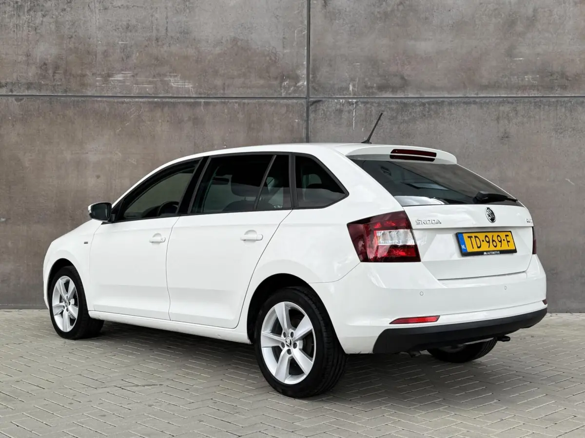 1.0 TSI Greentech Clever | Navigatie | Dealer onderhouden | Climate control | Cruise Control | Stoelverwarming |