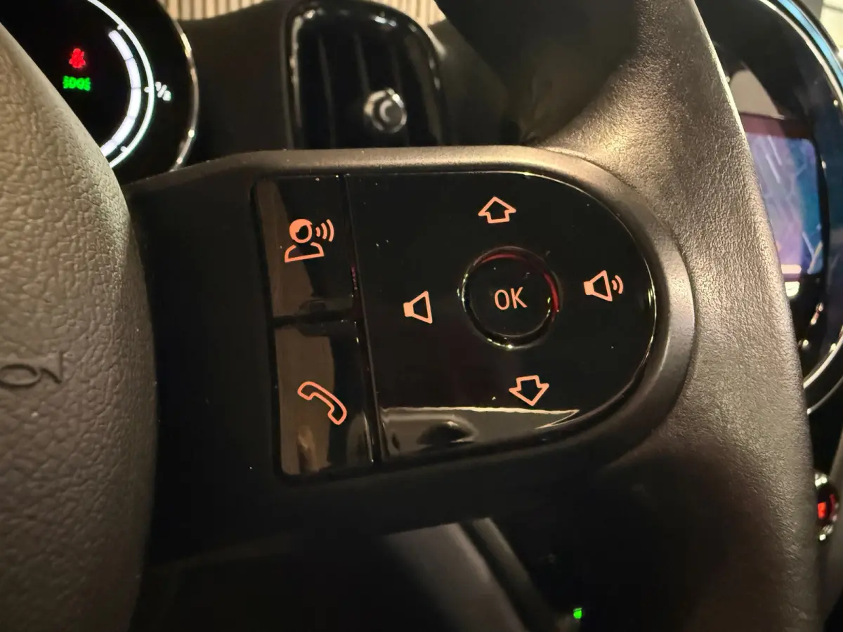 1.5 Cooper ALL4 - HUD - Camera - Carplay