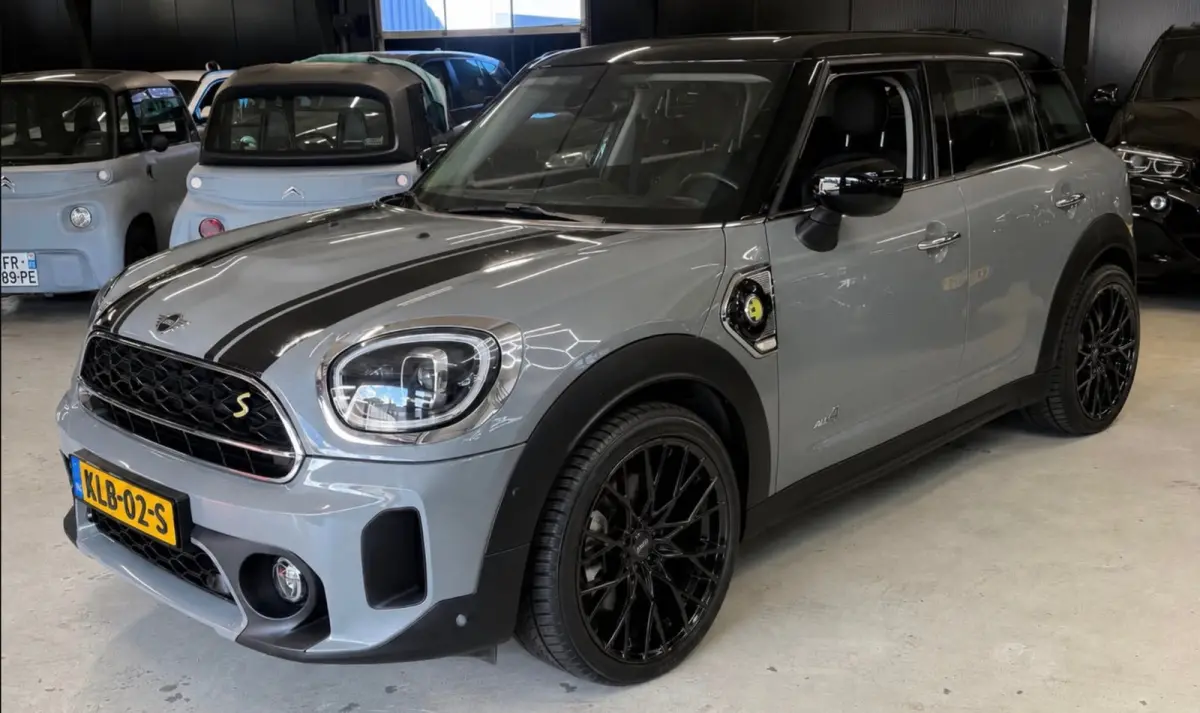 1.5 Cooper ALL4 - HUD - Camera - Carplay
