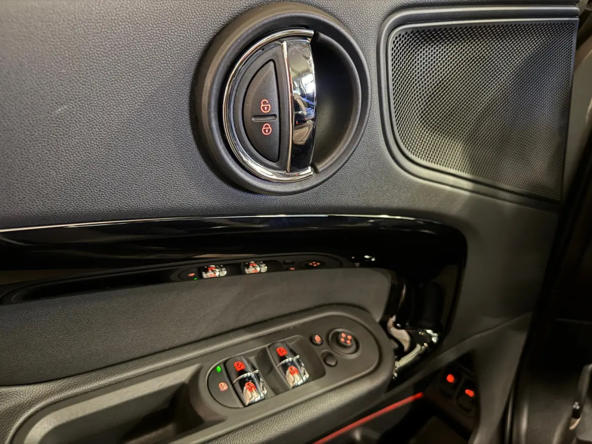 1.5 Cooper ALL4 - HUD - Camera - Carplay