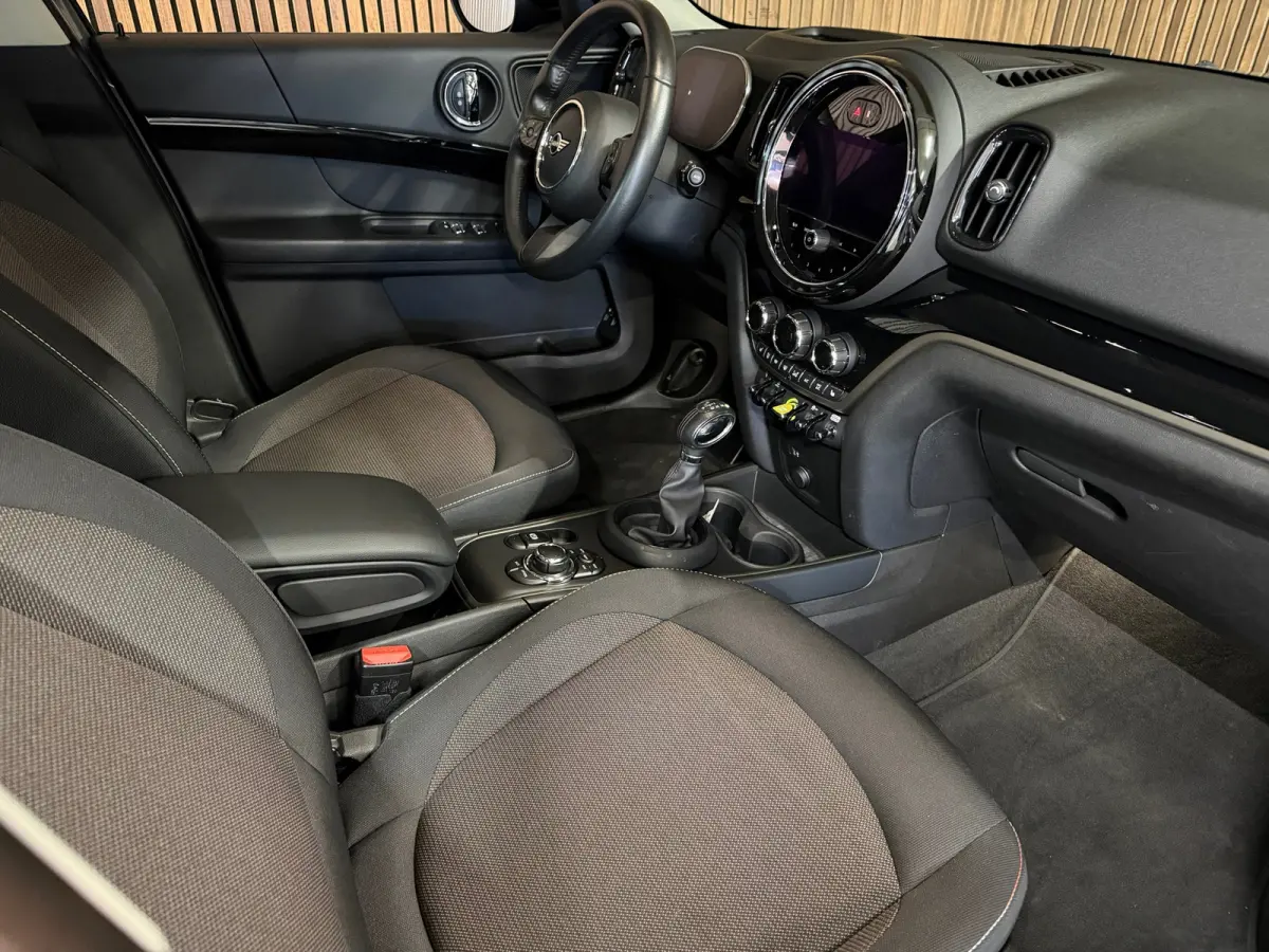 1.5 Cooper ALL4 - HUD - Camera - Carplay