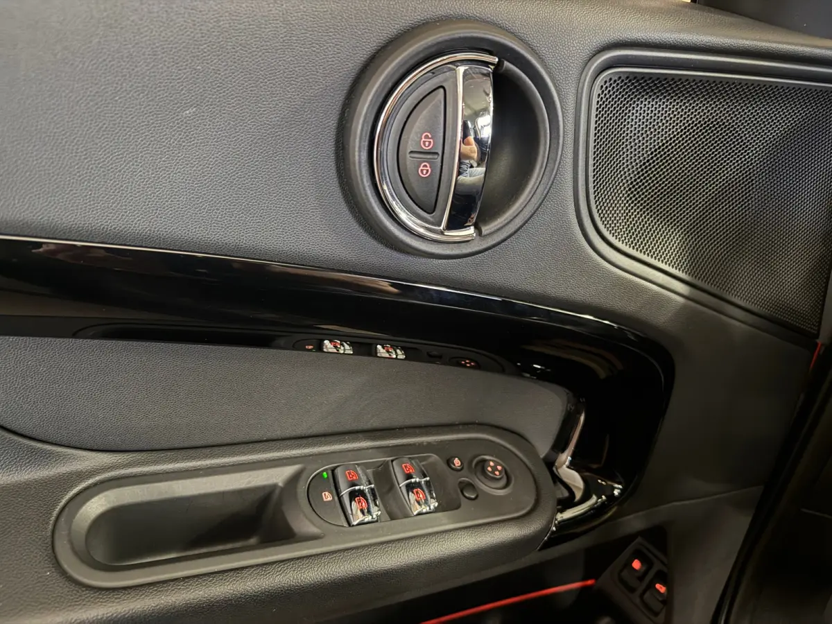 1.5 Cooper ALL4 - HUD - Camera - Carplay