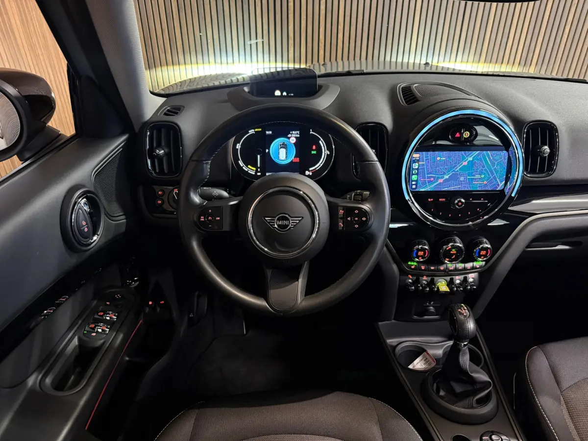 1.5 Cooper ALL4 - HUD - Camera - Carplay