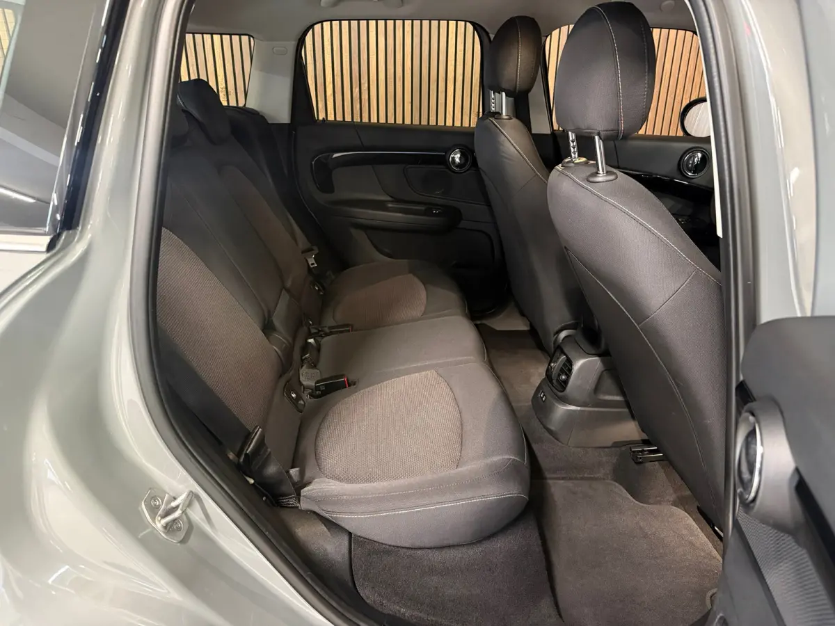 1.5 Cooper ALL4 - HUD - Camera - Carplay