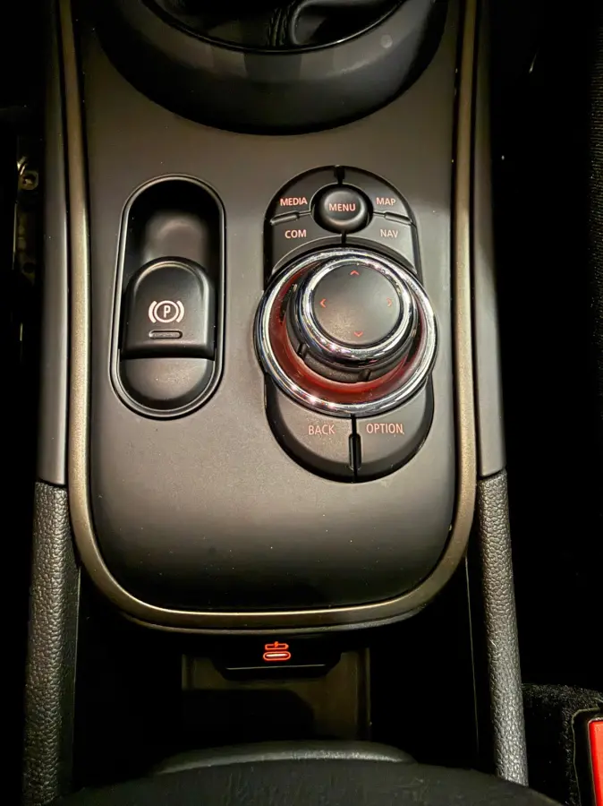 1.5 Cooper ALL4 - HUD - Camera - Carplay