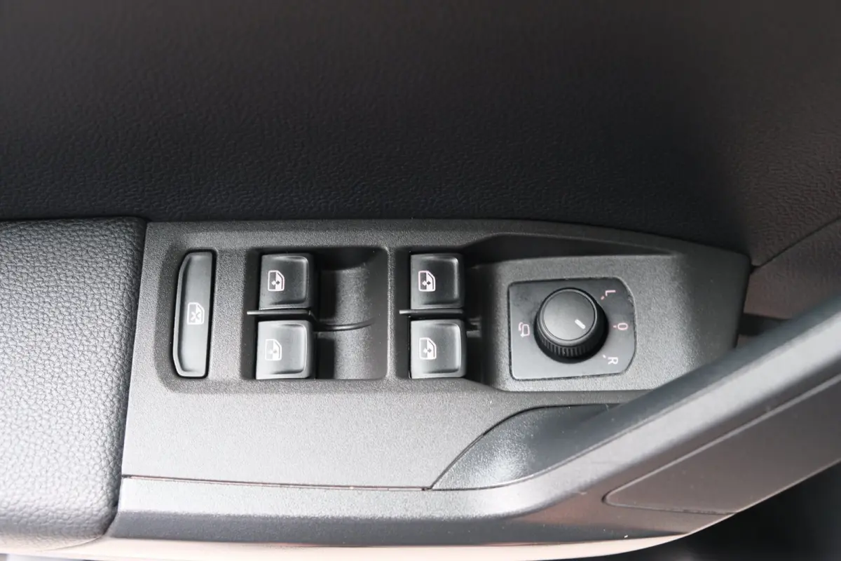 1.0 TSI Style Business Intense - N.A.P. Airco, Cruise, Navi, PDC, Camera, Carplay.