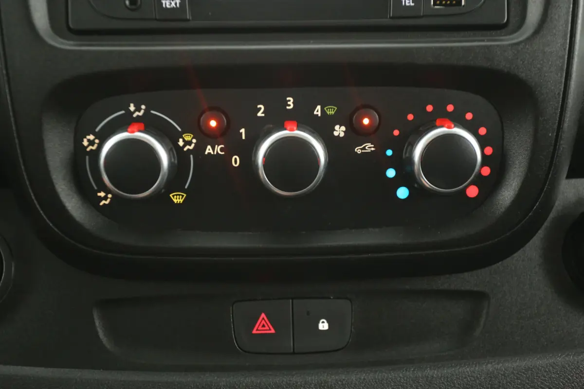 2.0 DCI L1H1 145PK | Marge | Airco | 3 Zits | Parkeersens. | Trekhaak | LED