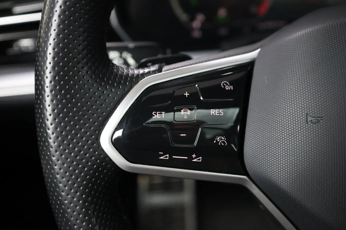 3.0 TSi eHybrid 4MOTION R-line LED/VIRTUAL/PANO/LEER+S.VERKOELING+MEMORY/21" LMV/360 CAM/ACC/12 MND GARANTIE!