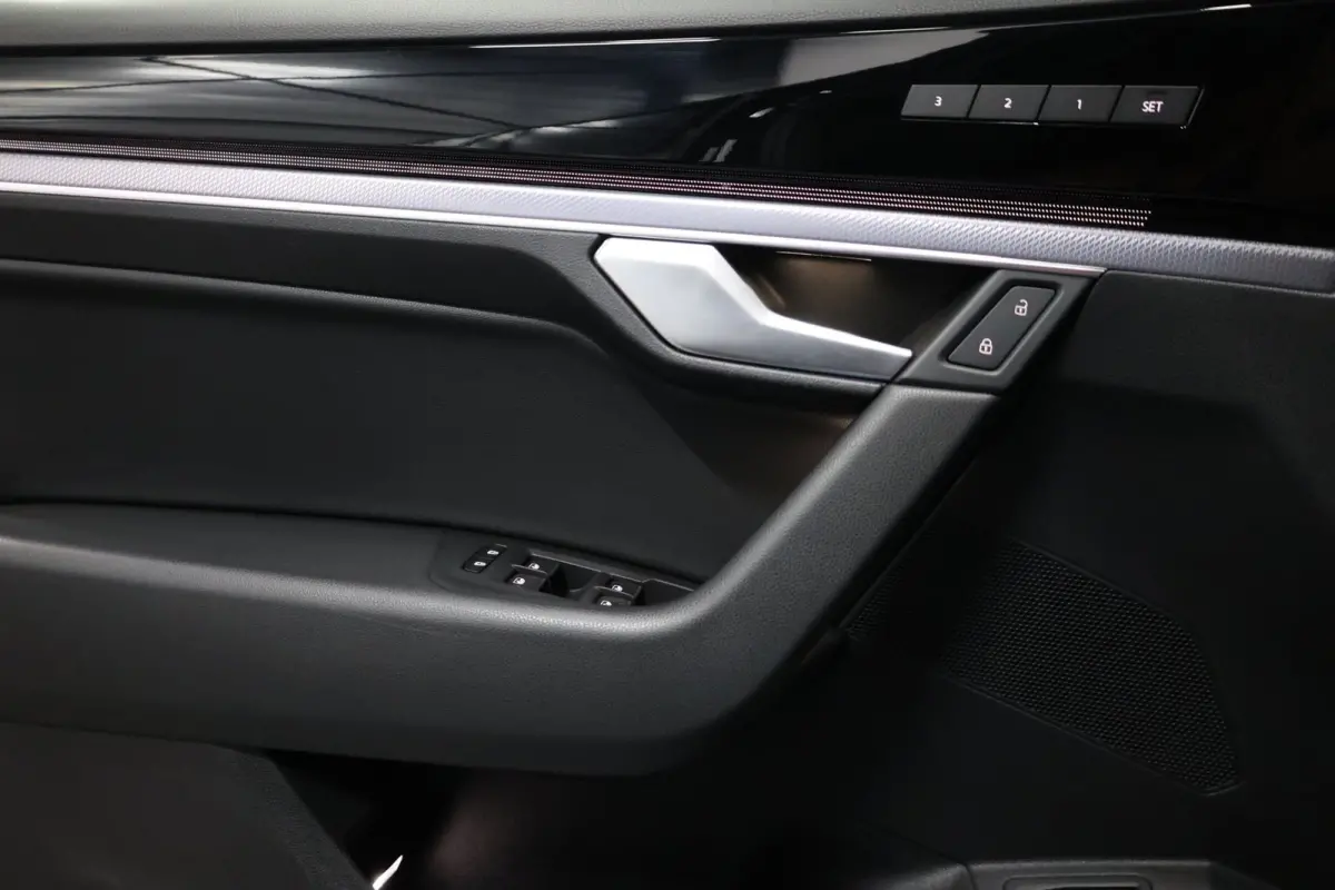 3.0 TSi eHybrid 4MOTION R-line LED/VIRTUAL/PANO/LEER+S.VERKOELING+MEMORY/21" LMV/360 CAM/ACC/12 MND GARANTIE!