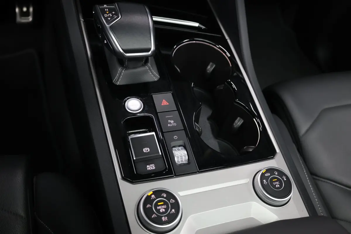 3.0 TSi eHybrid 4MOTION R-line LED/VIRTUAL/PANO/LEER+S.VERKOELING+MEMORY/21" LMV/360 CAM/ACC/12 MND GARANTIE!