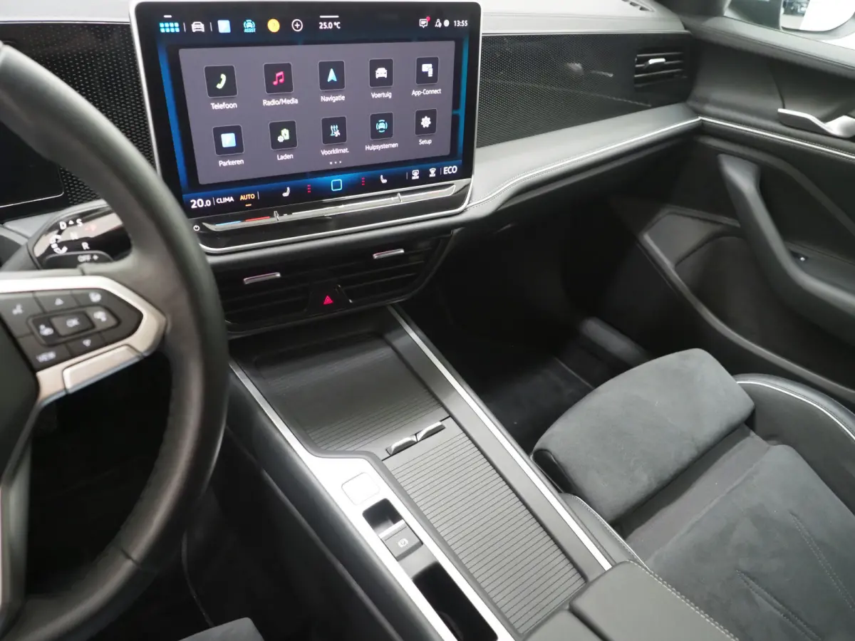 1.5 eHybrid 204PK | Leder/Alcantara | Massage | Trekhaak | HUD | Camera | Adaptive Cruise | Sfeerlicht | Carplay
