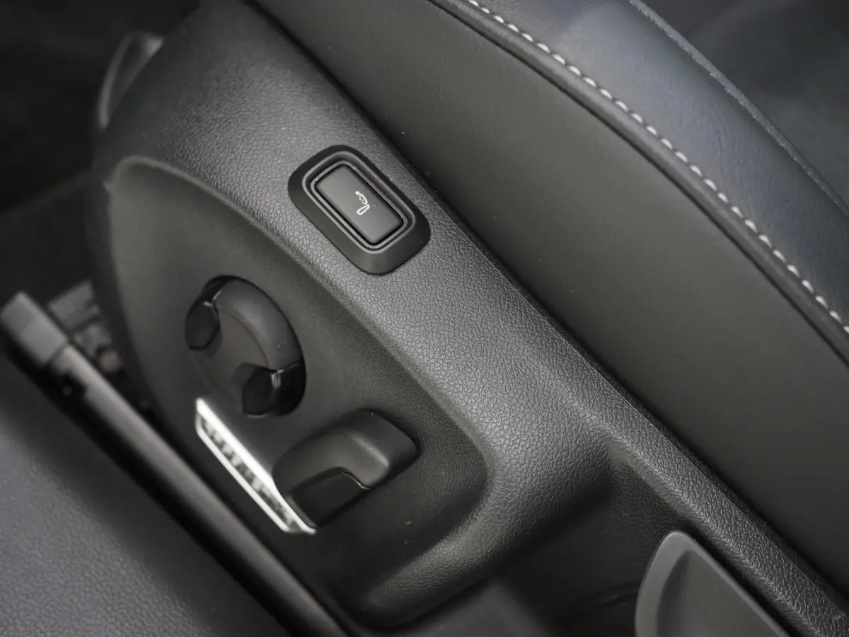 1.5 eHybrid 204PK | Leder/Alcantara | Massage | Trekhaak | HUD | Camera | Adaptive Cruise | Sfeerlicht | Carplay