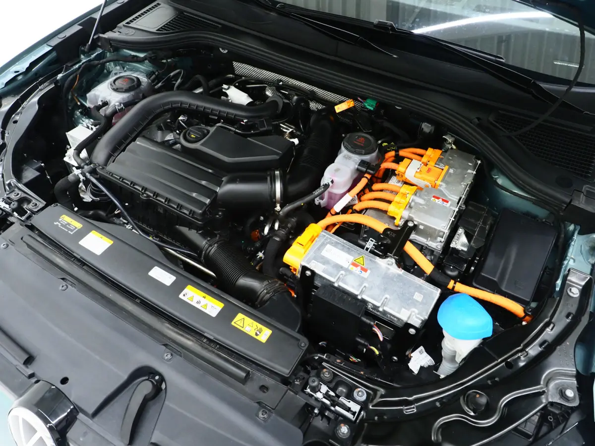 1.5 eHybrid 204PK | Leder/Alcantara | Massage | Trekhaak | HUD | Camera | Adaptive Cruise | Sfeerlicht | Carplay