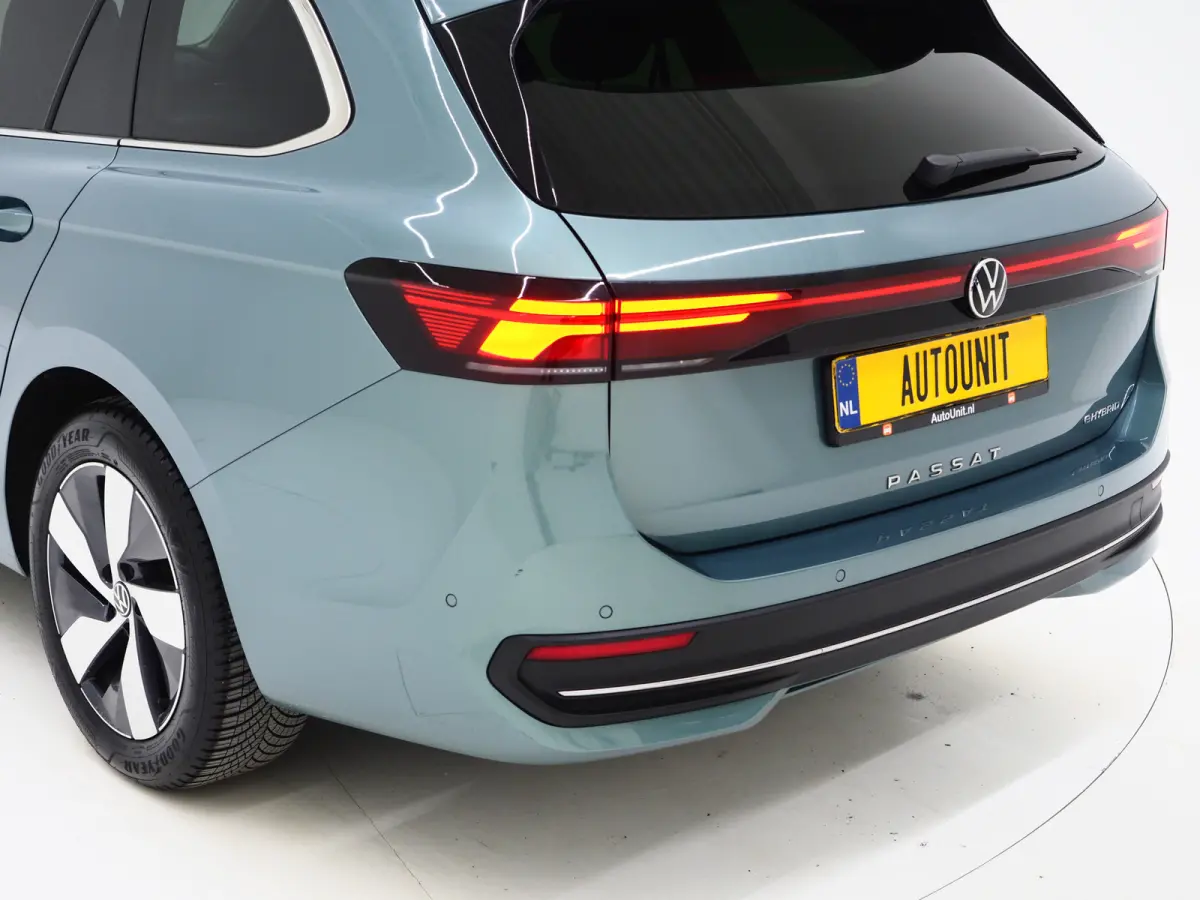 1.5 eHybrid 204PK | Leder/Alcantara | Massage | Trekhaak | HUD | Camera | Adaptive Cruise | Sfeerlicht | Carplay