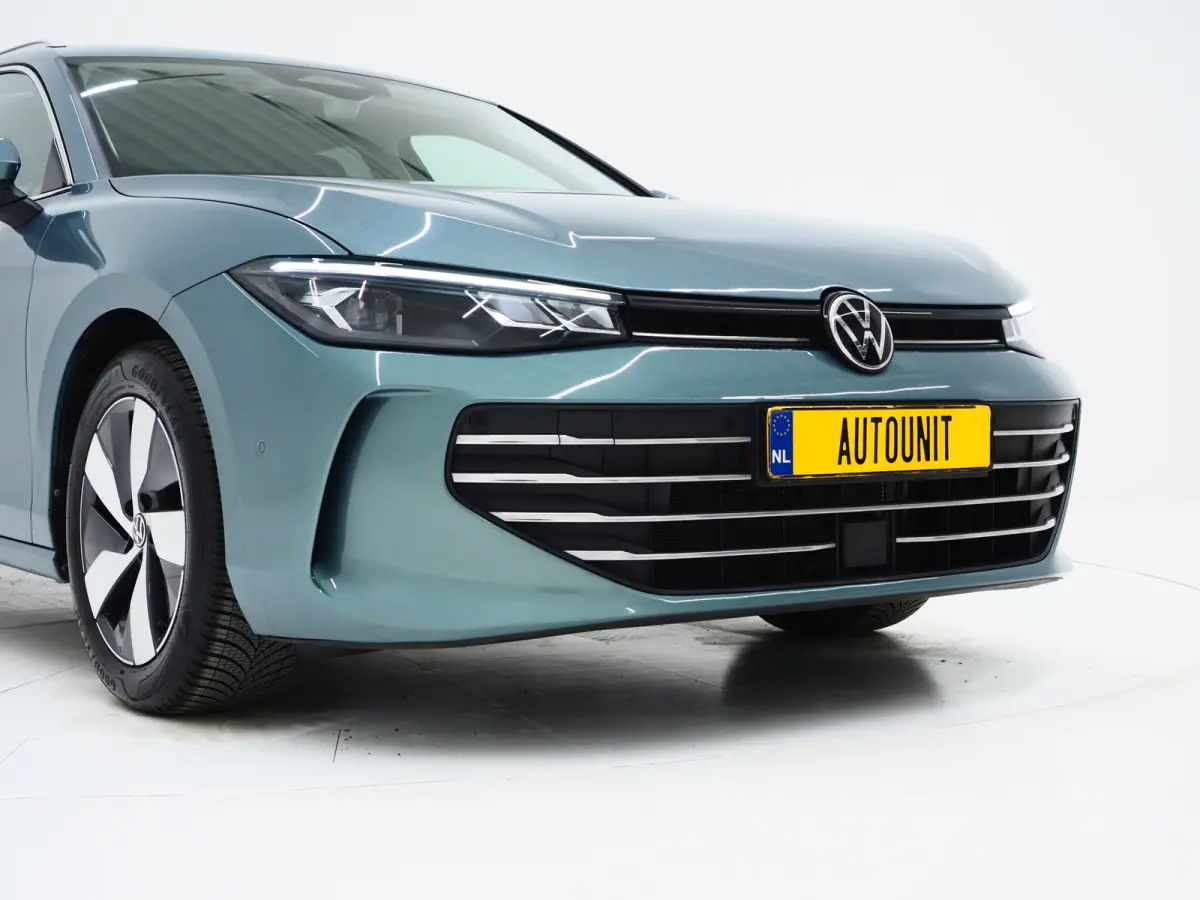 1.5 eHybrid 204PK | Leder/Alcantara | Massage | Trekhaak | HUD | Camera | Adaptive Cruise | Sfeerlicht | Carplay