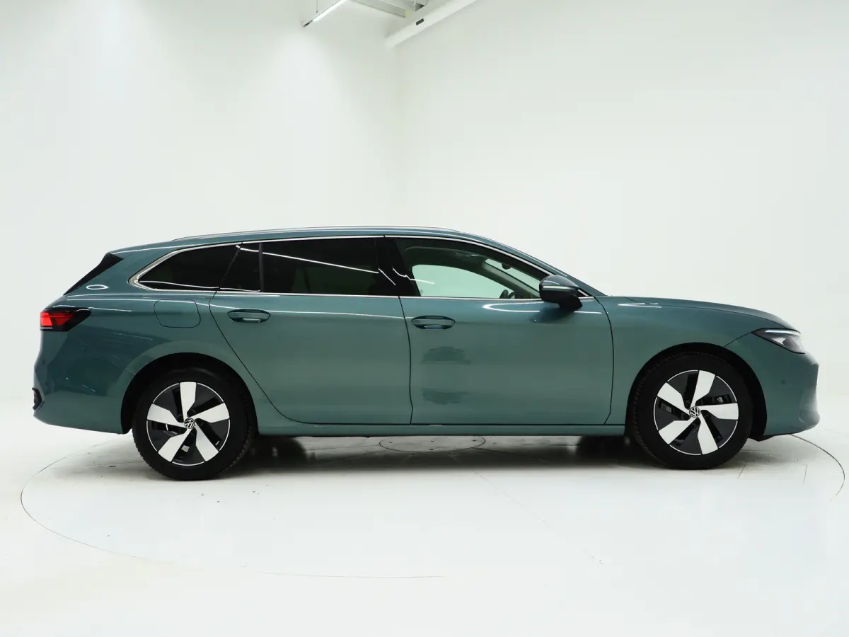 1.5 eHybrid 204PK | Leder/Alcantara | Massage | Trekhaak | HUD | Camera | Adaptive Cruise | Sfeerlicht | Carplay