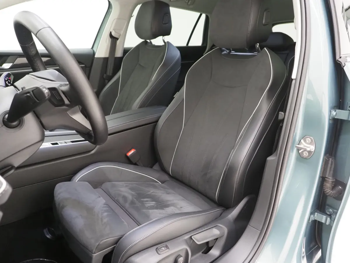 1.5 eHybrid 204PK | Leder/Alcantara | Massage | Trekhaak | HUD | Camera | Adaptive Cruise | Sfeerlicht | Carplay