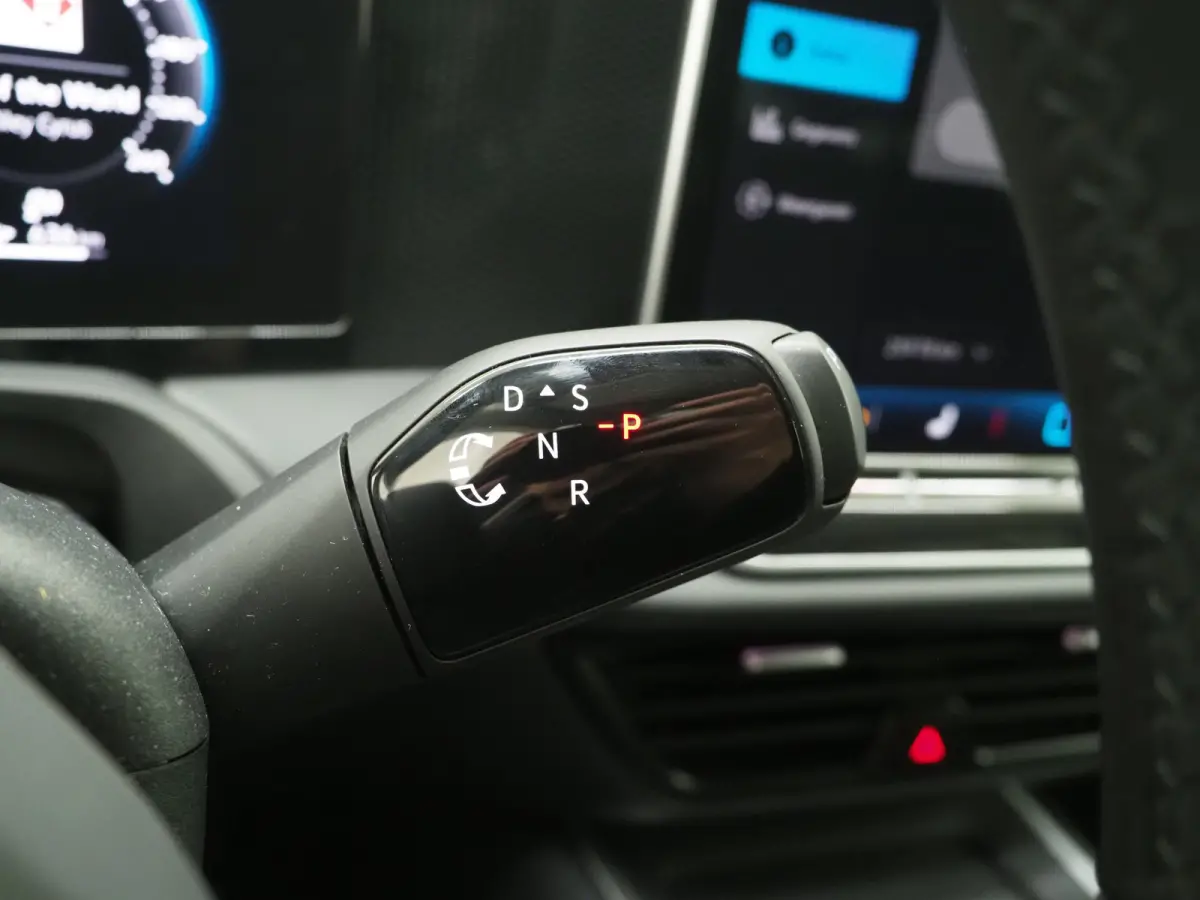 1.5 eHybrid 204PK | Leder/Alcantara | Massage | Trekhaak | HUD | Camera | Adaptive Cruise | Sfeerlicht | Carplay