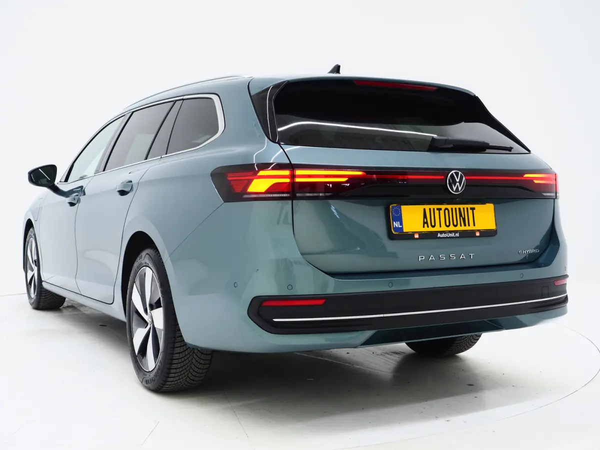 1.5 eHybrid 204PK | Leder/Alcantara | Massage | Trekhaak | HUD | Camera | Adaptive Cruise | Sfeerlicht | Carplay