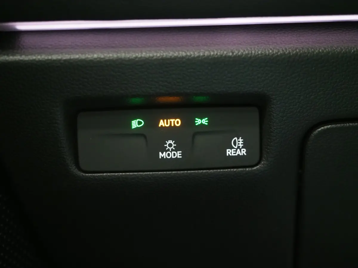 1.5 eHybrid 204PK | Leder/Alcantara | Massage | Trekhaak | HUD | Camera | Adaptive Cruise | Sfeerlicht | Carplay