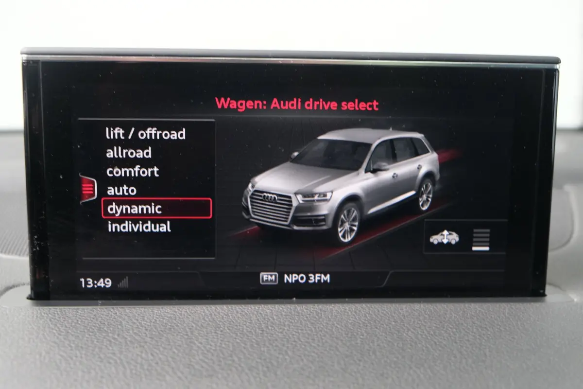 3.0 TDI ultra quattro Pro Line 2x S-Line Automaat - Panodak, Camera, Luchtvering, Carplay, Standkachel, Trekhaak.