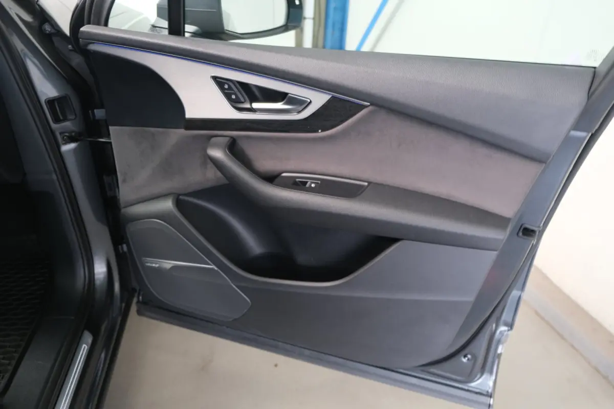 3.0 TDI ultra quattro Pro Line 2x S-Line Automaat - Panodak, Camera, Luchtvering, Carplay, Standkachel, Trekhaak.