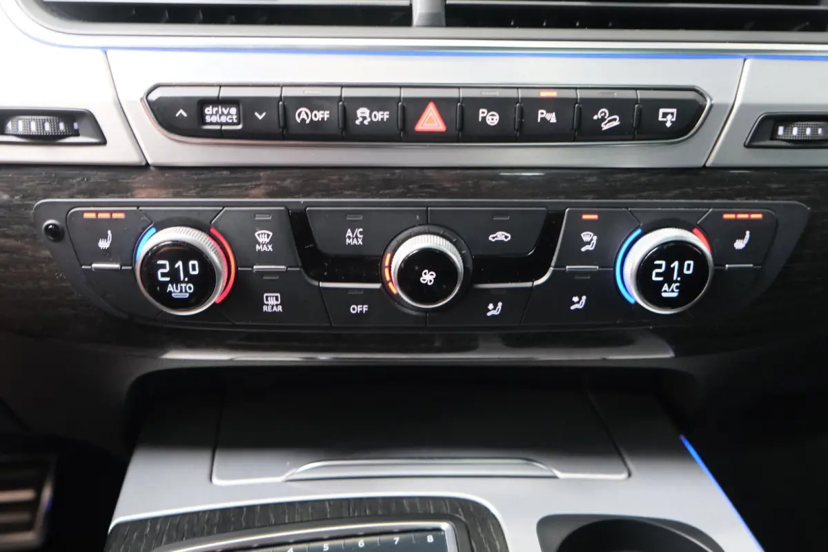 3.0 TDI ultra quattro Pro Line 2x S-Line Automaat - Panodak, Camera, Luchtvering, Carplay, Standkachel, Trekhaak.