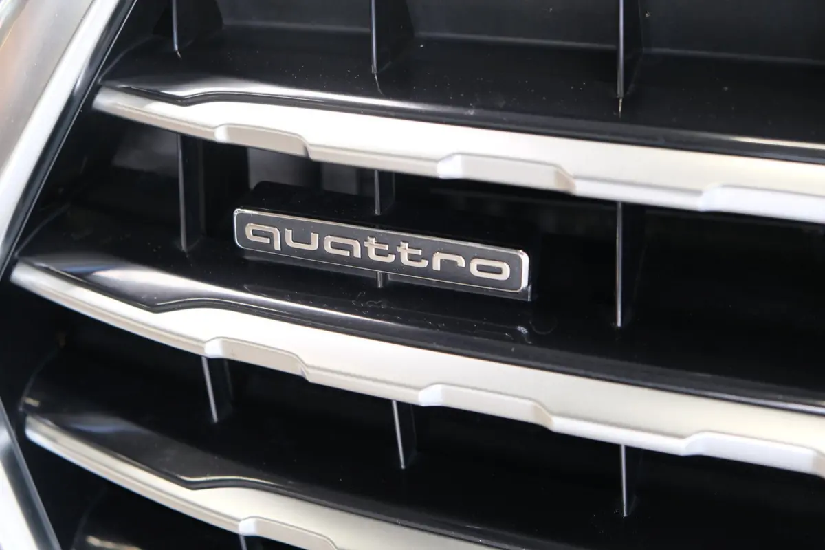 3.0 TDI ultra quattro Pro Line 2x S-Line Automaat - Panodak, Camera, Luchtvering, Carplay, Standkachel, Trekhaak.