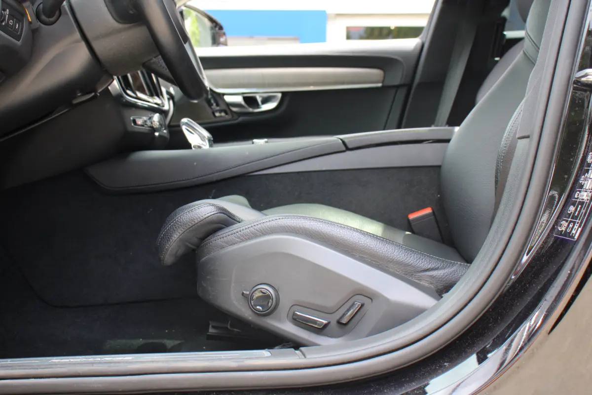 2.0 T8 AWD R-Design | DEALER OH! | DODE HOEK | 360° CAMERA | ELEKTR. STOEL INCL MEMORY | STOEL + STUUR VERWARMING | LEDER | ADAPTIVE CRUISE | H&K AUDIO