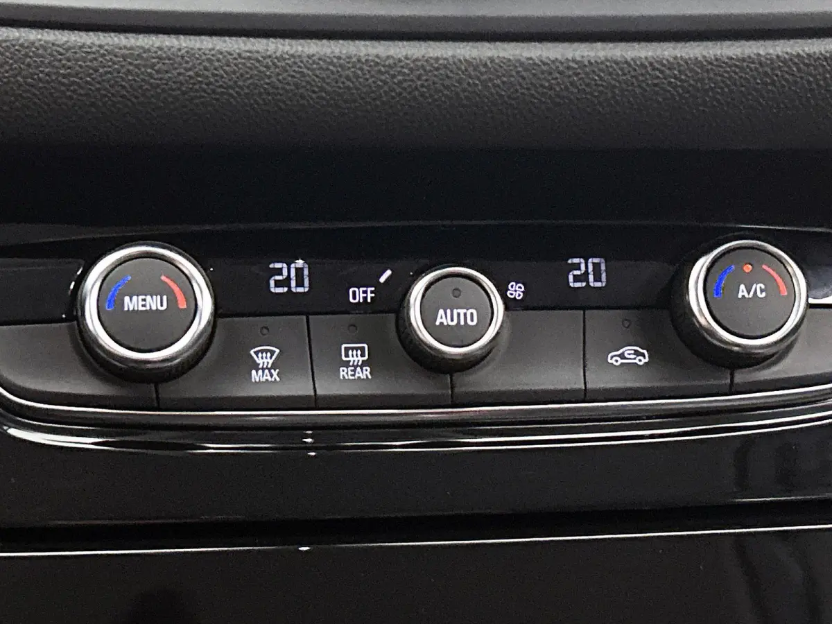 1.2 130pk GS | Navigatie | 360 Camera | Climate Control | Cruise Control | 18"LMV | Dodehoekdetectie | Apple Carplay/Android Auto |