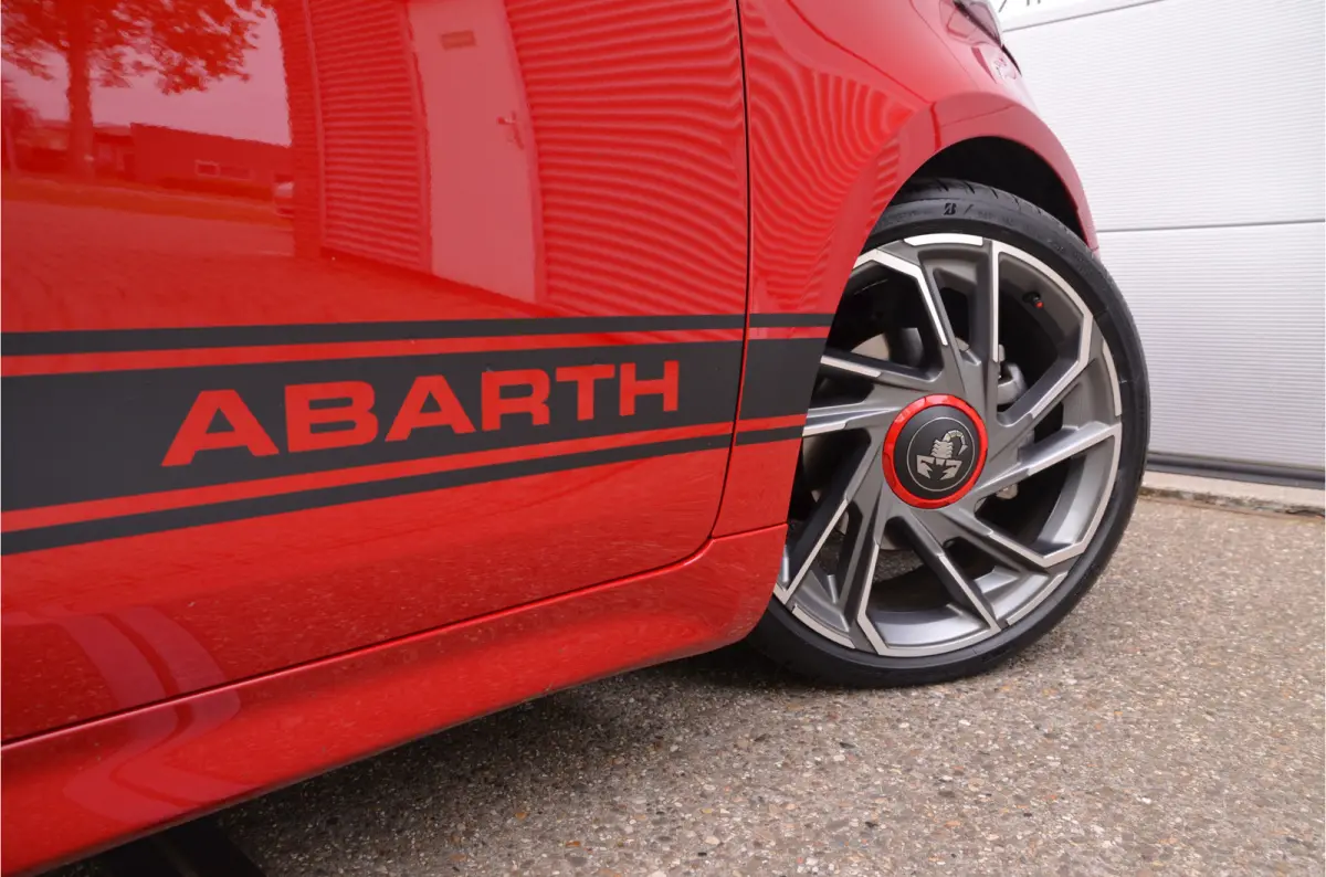 Abarth Turismo 42 kWh Pano, 18" Alu