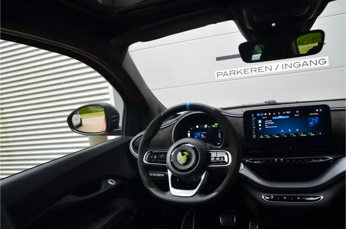 Abarth Turismo 42 kWh Pano, 18" Alu