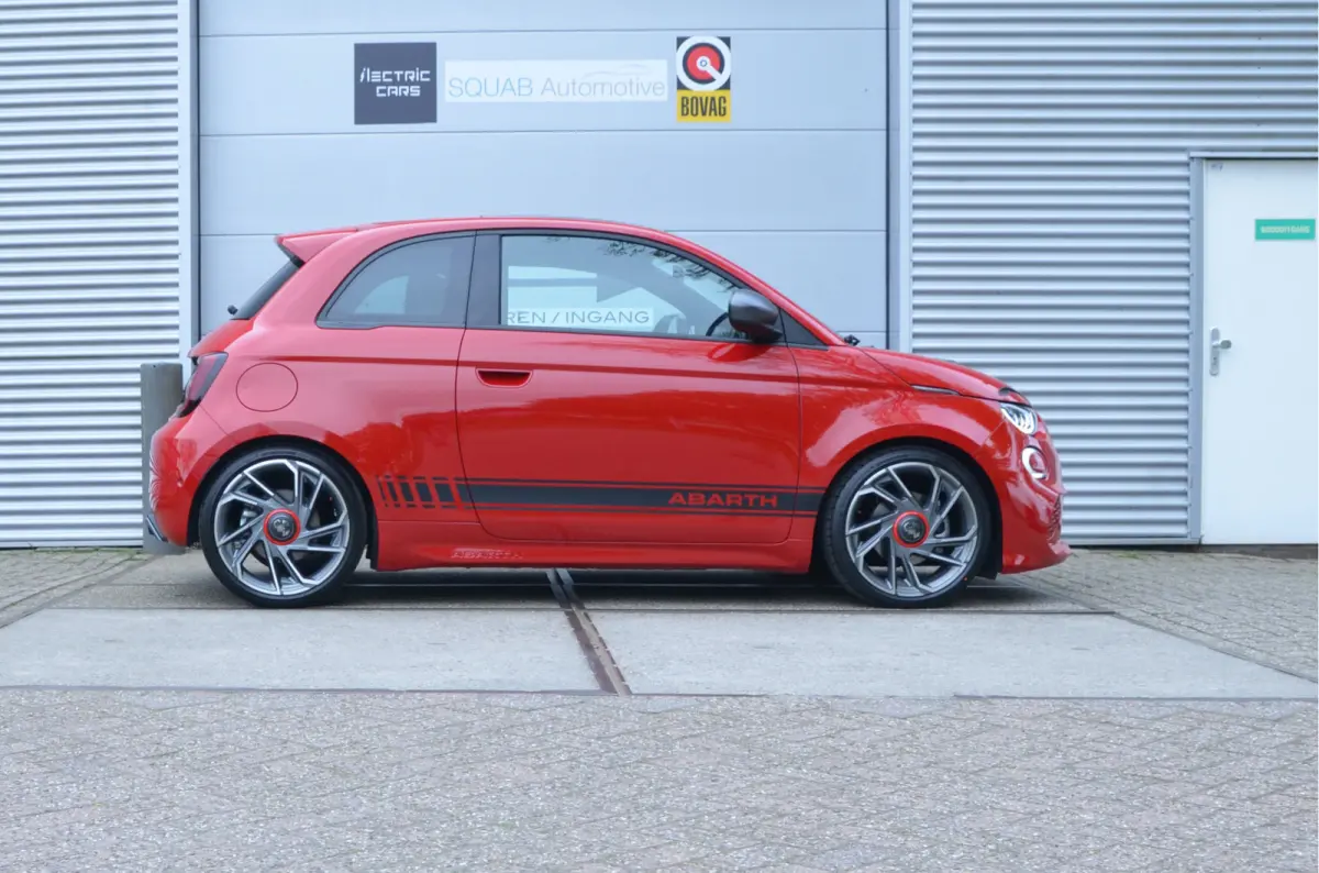 Abarth Turismo 42 kWh Pano, 18" Alu