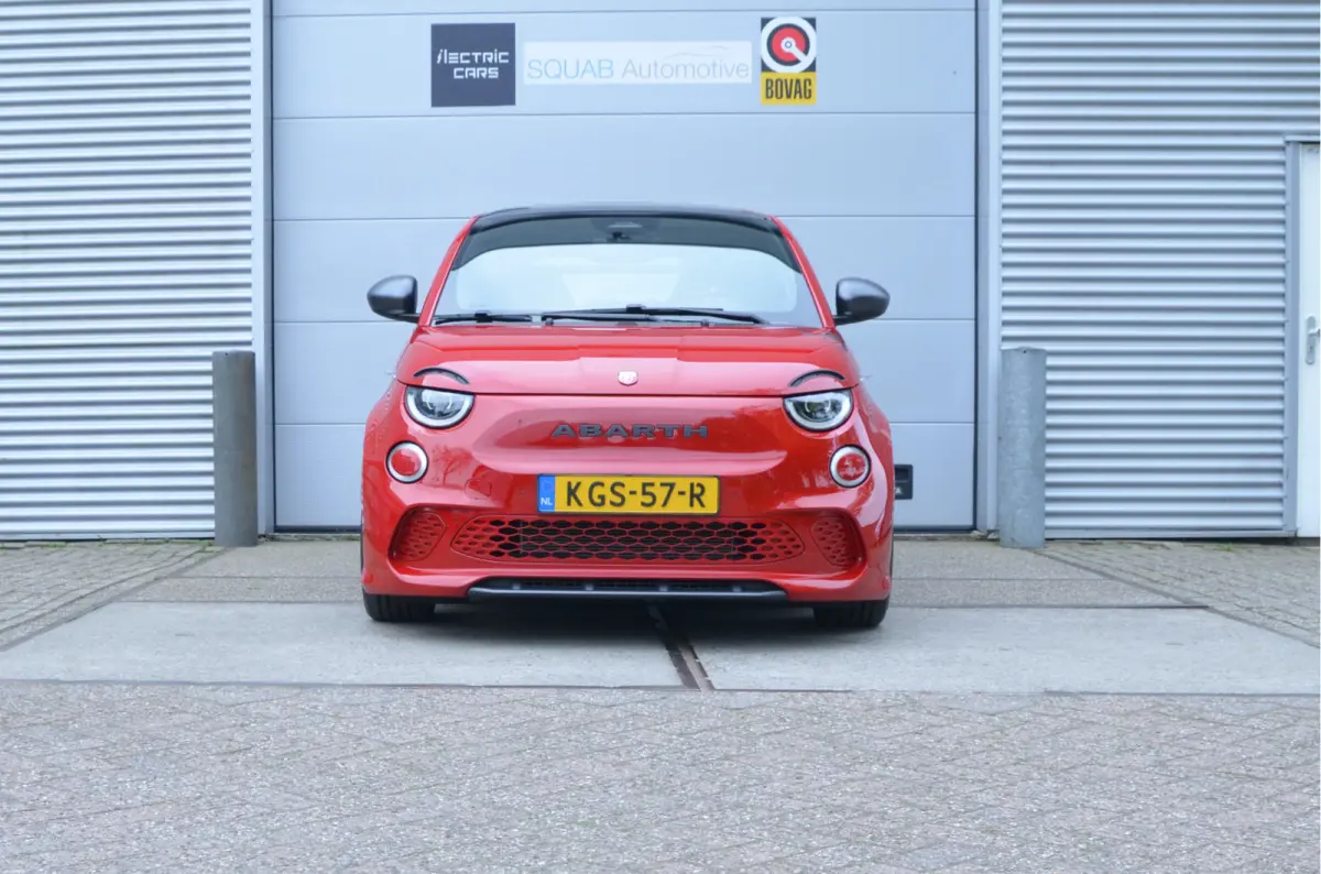 Abarth Turismo 42 kWh Pano, 18" Alu