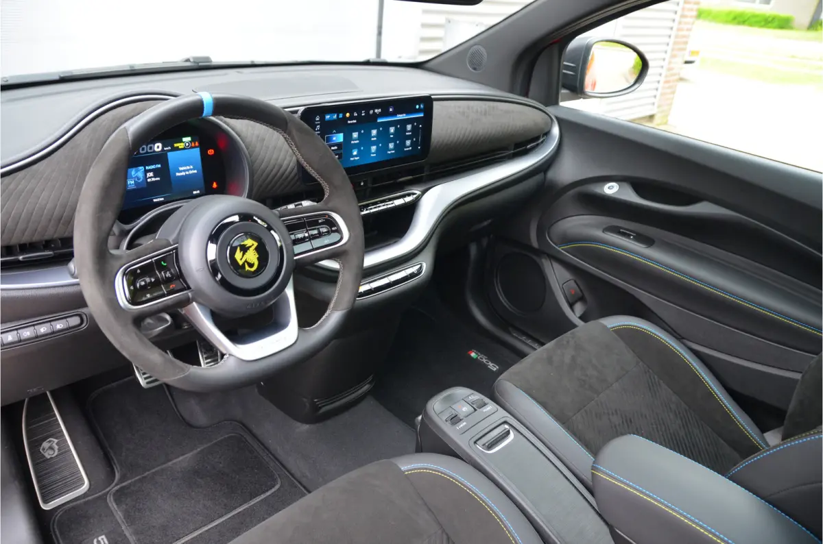 Abarth Turismo 42 kWh Pano, 18" Alu