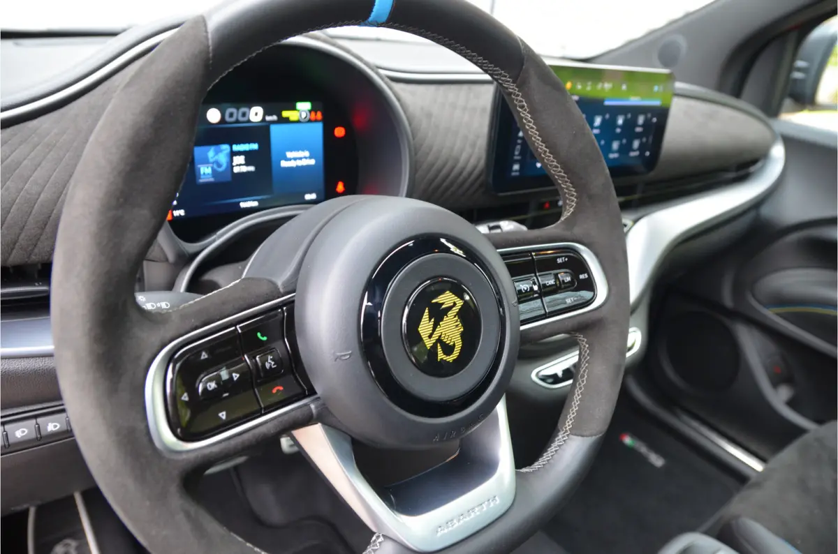 Abarth Turismo 42 kWh Pano, 18" Alu