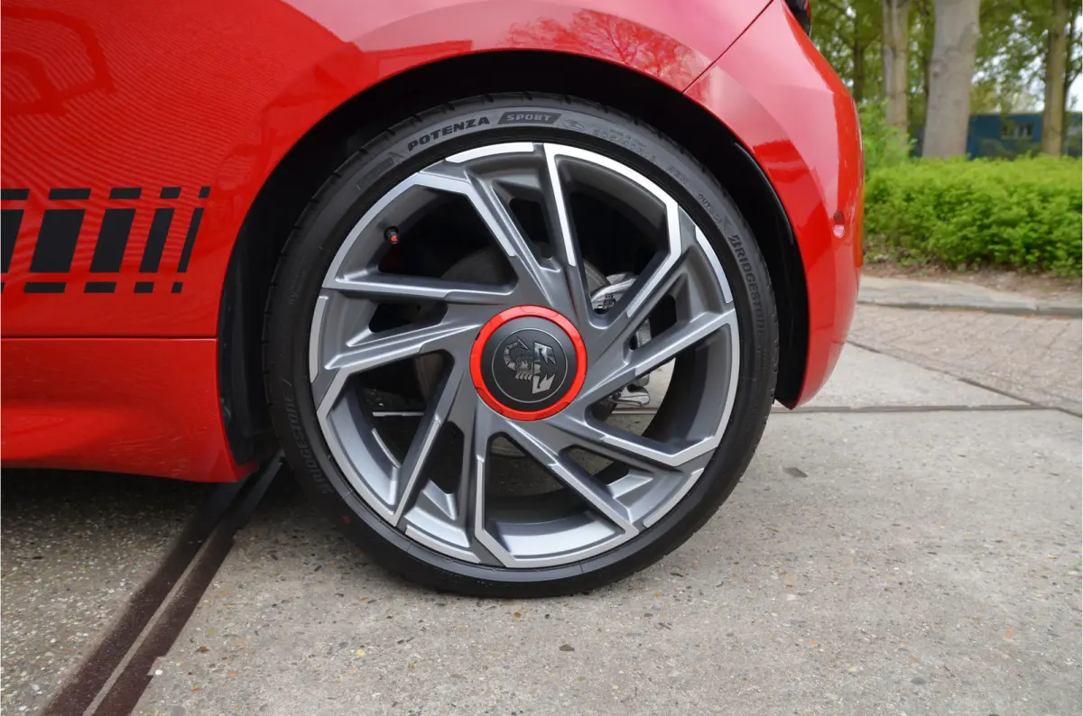 Abarth Turismo 42 kWh Pano, 18" Alu