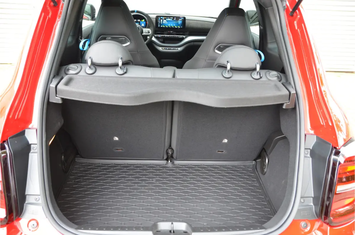 Abarth Turismo 42 kWh Pano, 18" Alu