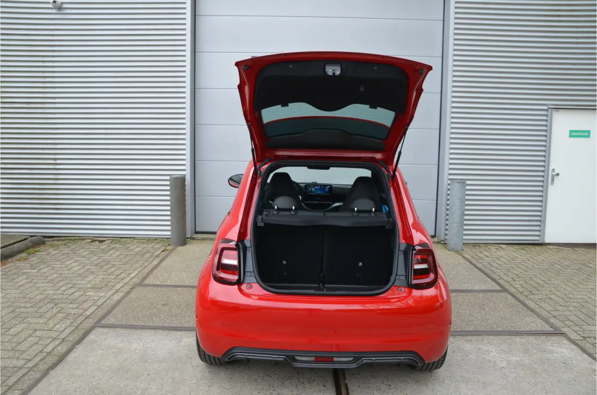 Abarth Turismo 42 kWh Pano, 18" Alu