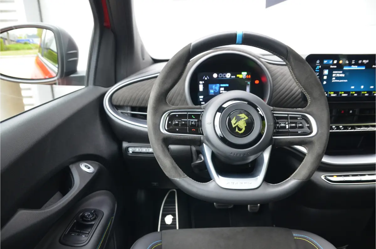 Abarth Turismo 42 kWh Pano, 18" Alu
