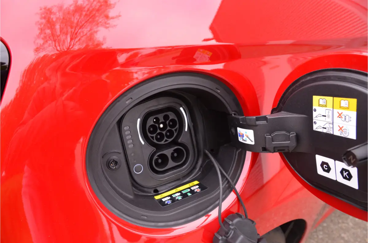 Abarth Turismo 42 kWh Pano, 18" Alu