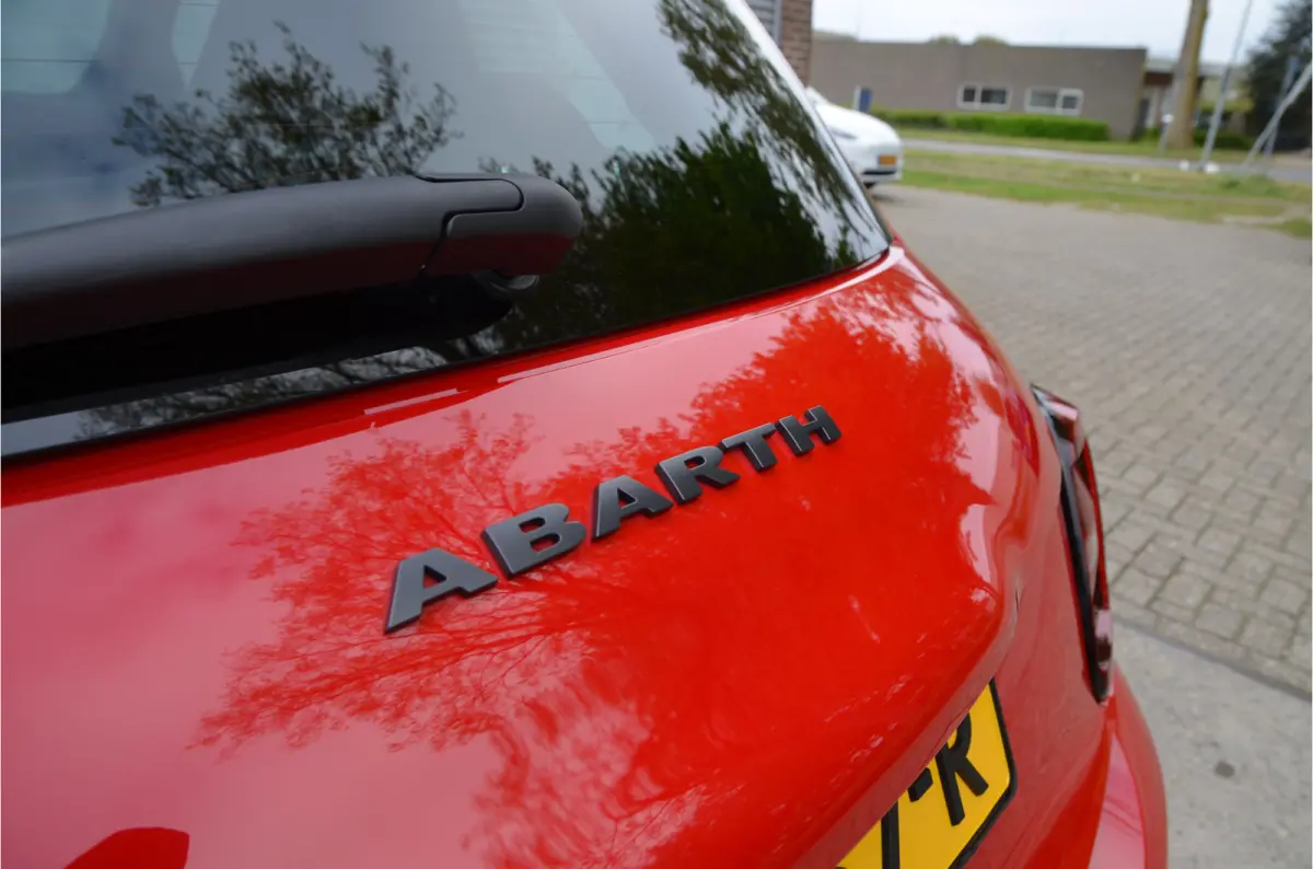 Abarth Turismo 42 kWh Pano, 18" Alu