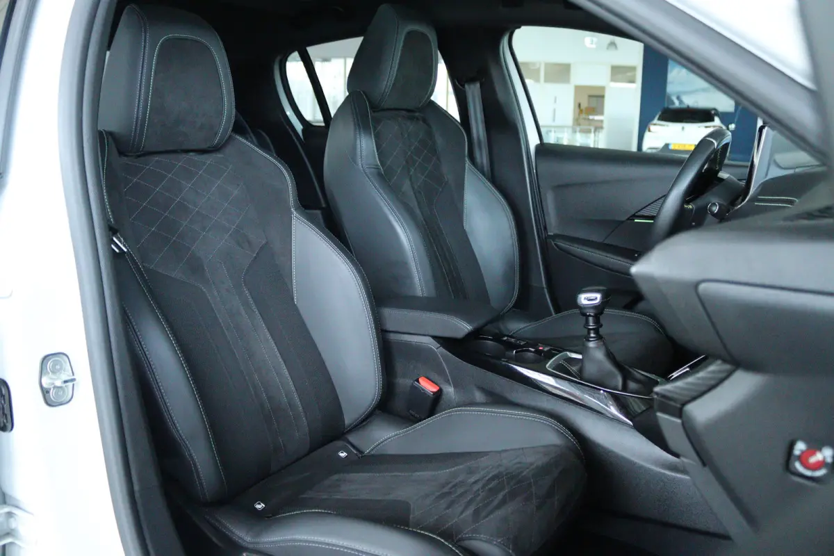 1.2 Turbo GT Pack | Adapt. Cruise | Pano | Stoelverwarming | Alcantara | Camera | Keyless | Navi | Carplay