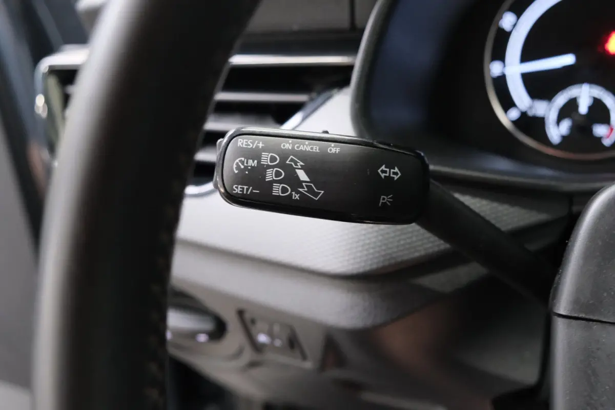 1.0 TSI Active - N.A.P. Airco, Cruise.
