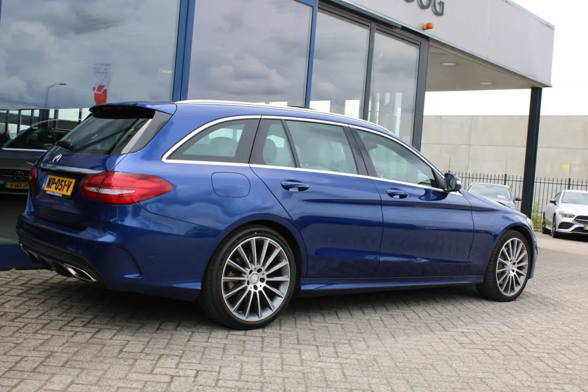400 4MATIC AMG PANORAMADAK LUCHTVERING LEDER MEMORY HEAD-UP COMAND 19'' TREKHAAK
