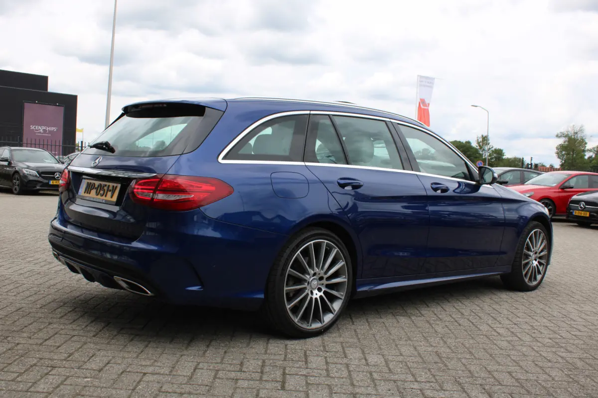 400 4MATIC AMG PANORAMADAK LUCHTVERING LEDER MEMORY HEAD-UP COMAND 19'' TREKHAAK